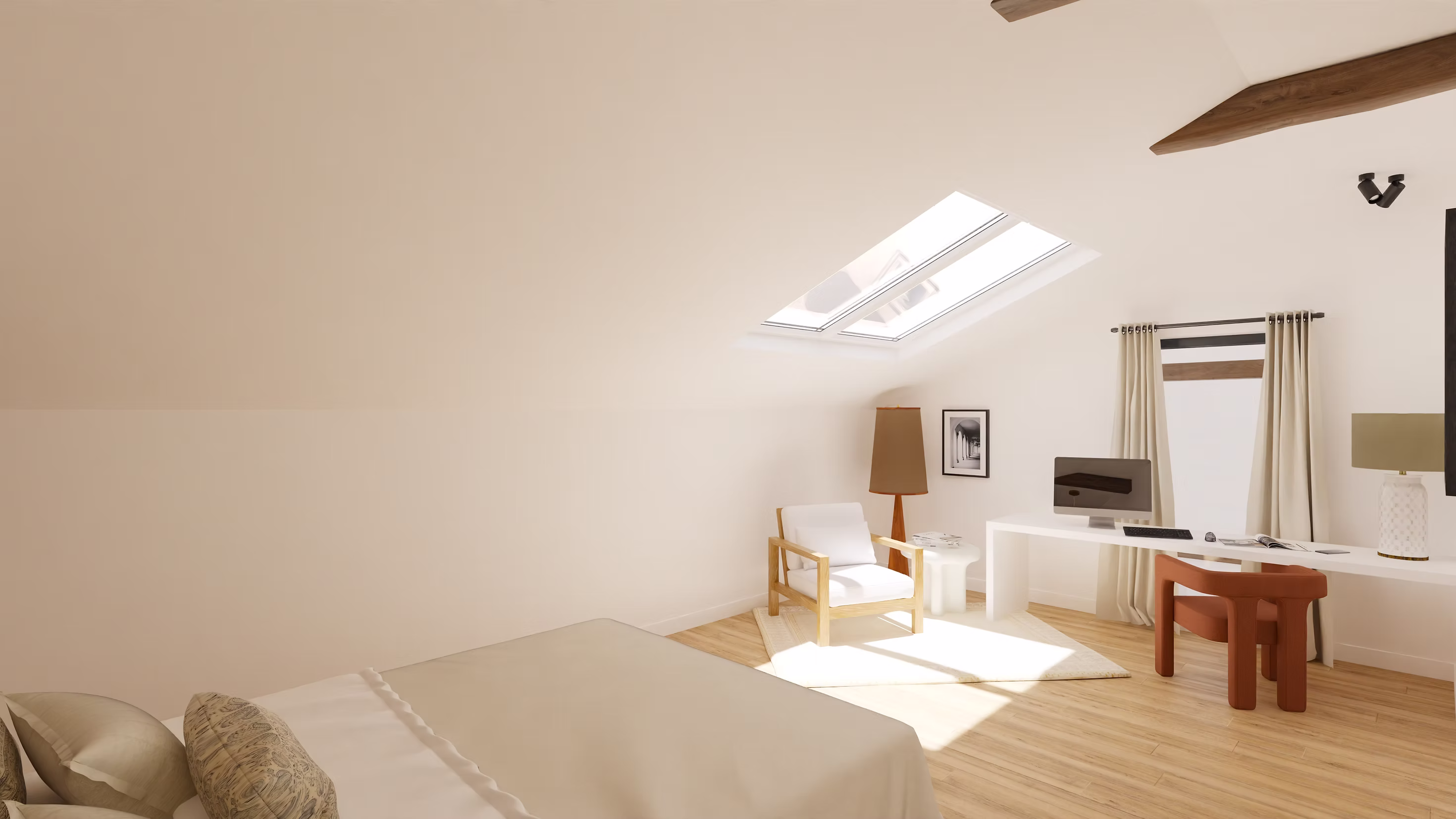 Chambre mansardée avec espace bureau, bureau blanc, fauteuil en bois clair, poutres apparentes et fenêtre de toit, mettant en valeur les volumes sous pente.